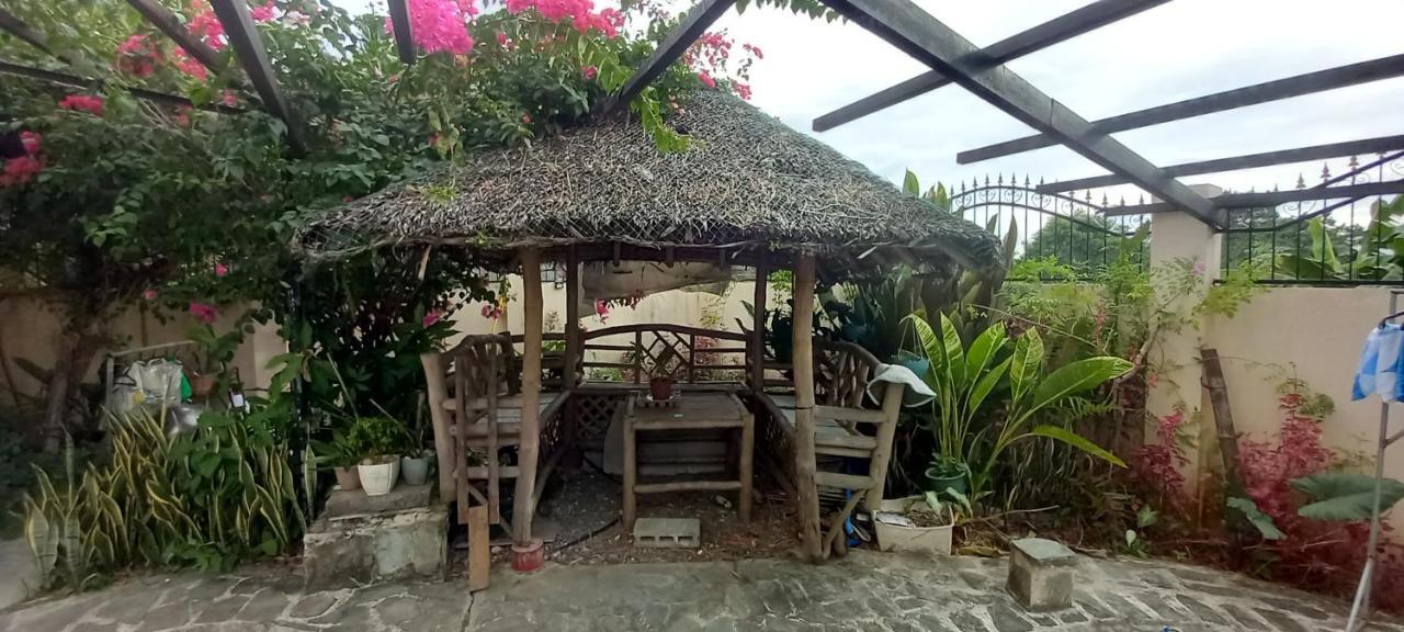 Soul Travellers Dagatan Guesthouse Badian Exterior photo